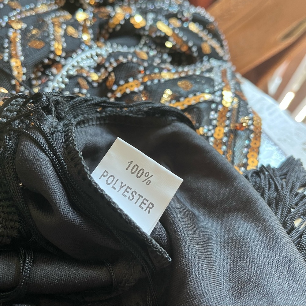 Babeyond 1920s Inspired Elegant Black and Gold Midi Flapper Dress - Picture 9 of 12